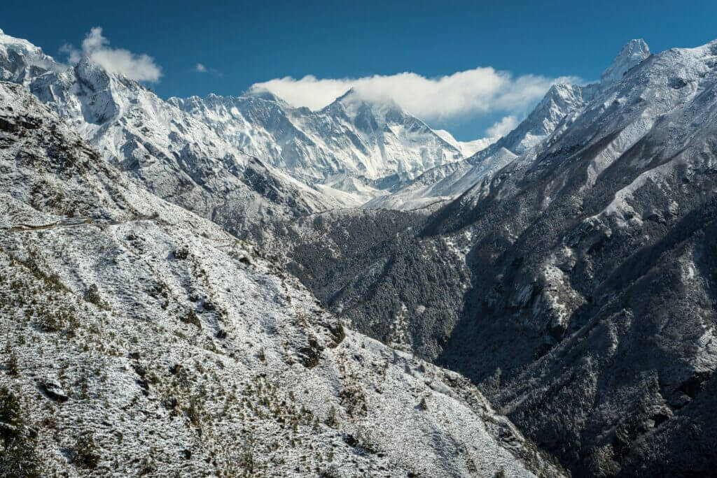 Struggles at the peak during the 1996 Everest disaster