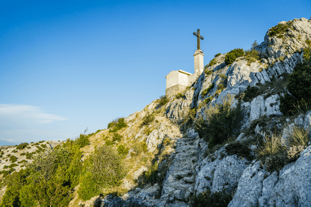 La croix de provence sur la montagne Sainte Victoire.