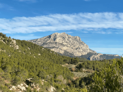 Randonnée dans le massif de la Sainte-Victoire.