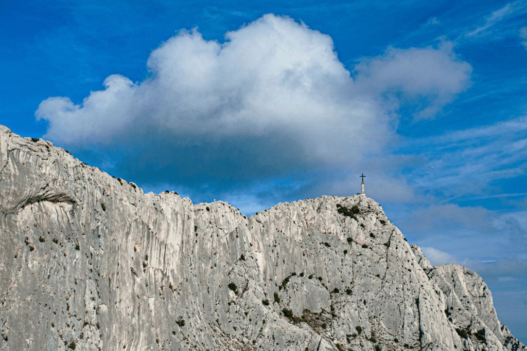 Randonnée dans le massif de la Sainte-Victoire.