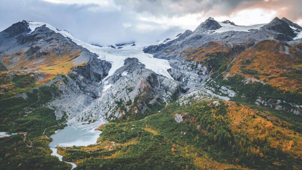 Worthington Glacier off of the Richardson Highway- © Grace Simoneau on Unsplash