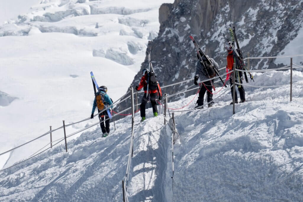 Skiers on the Aiguille du Midi - © Krzysztof Kowalik, Unsplash