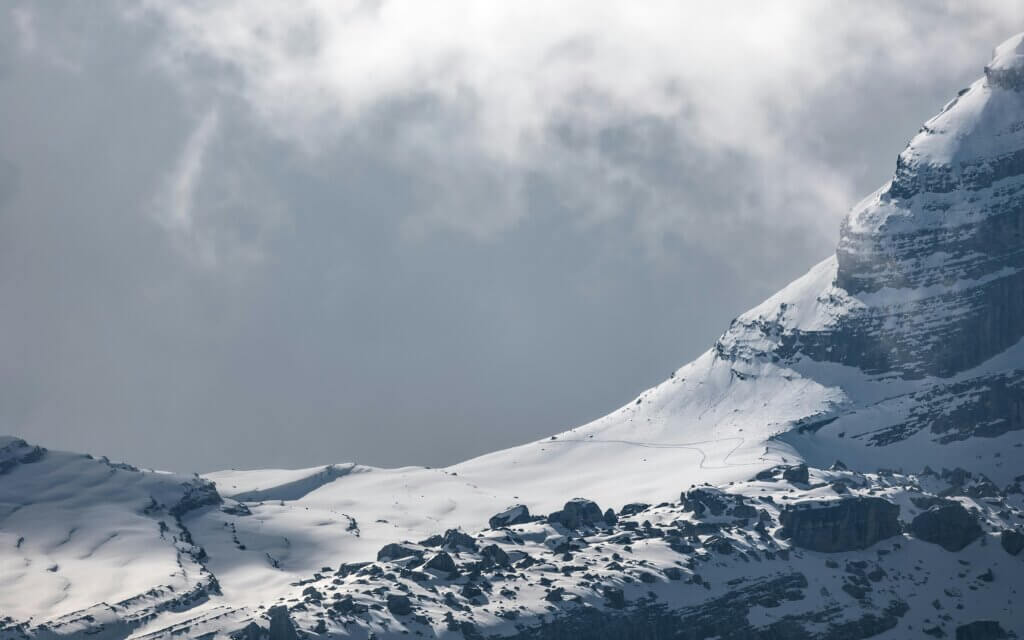 Mountain path - © Marek Piwnicki on Unsplash