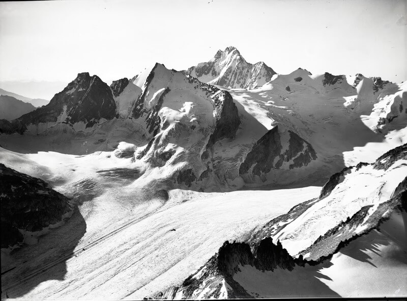 Cima di Vazzeda, Cima di Rosso, Monte Sissone, Disgrazia - © Walter Mittelholzer, Wiki Commons